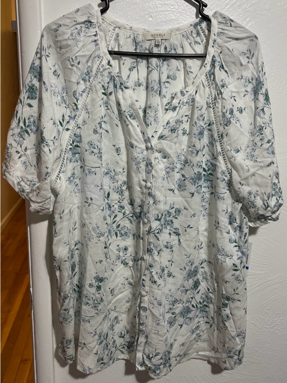 #36 NWT Angels White Floral Button Front Blouse with Blue-Green Print Size XL